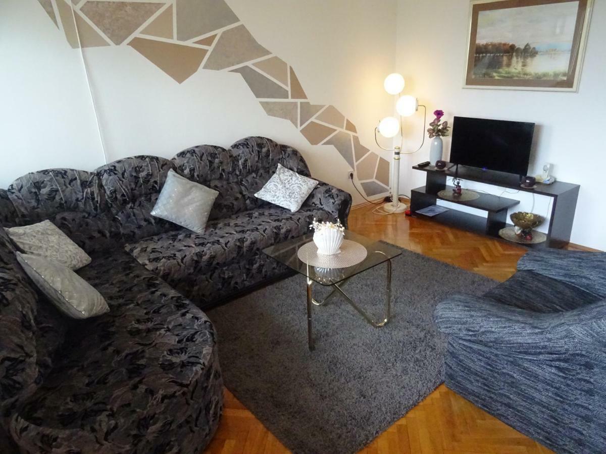Apartman Iris S Terasom غييكا المظهر الخارجي الصورة