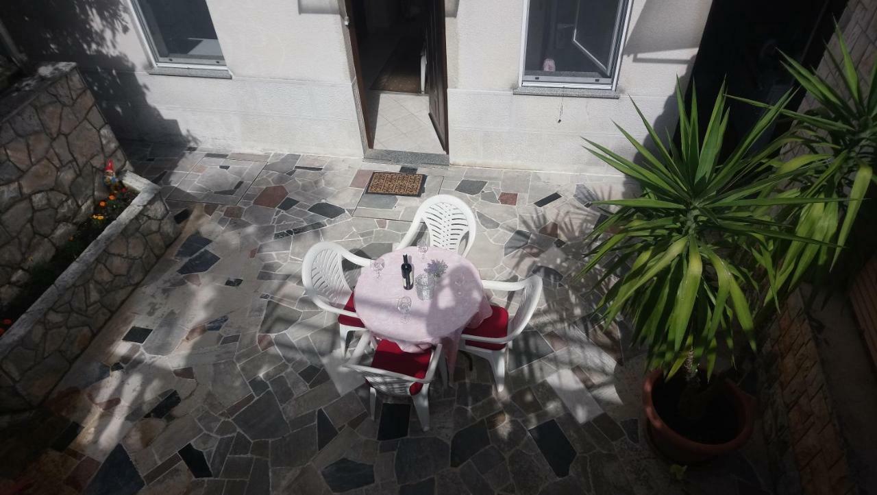 Apartman Iris S Terasom غييكا المظهر الخارجي الصورة